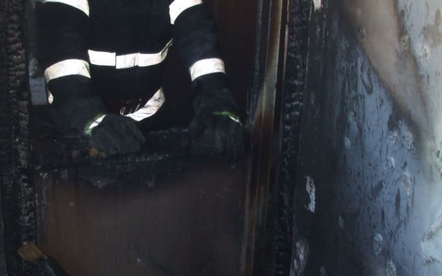 O cratiţă uitată pe aragaz a pus pe jar locatarii unui bloc din cartierul Dumbrava