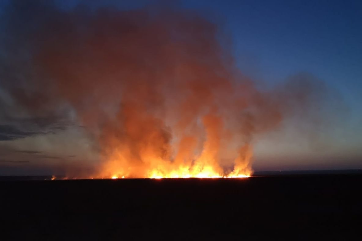 Gospodărie în flăcări la Camăr în a doua zi de Paşte. Proprietarii au suferit arsuri