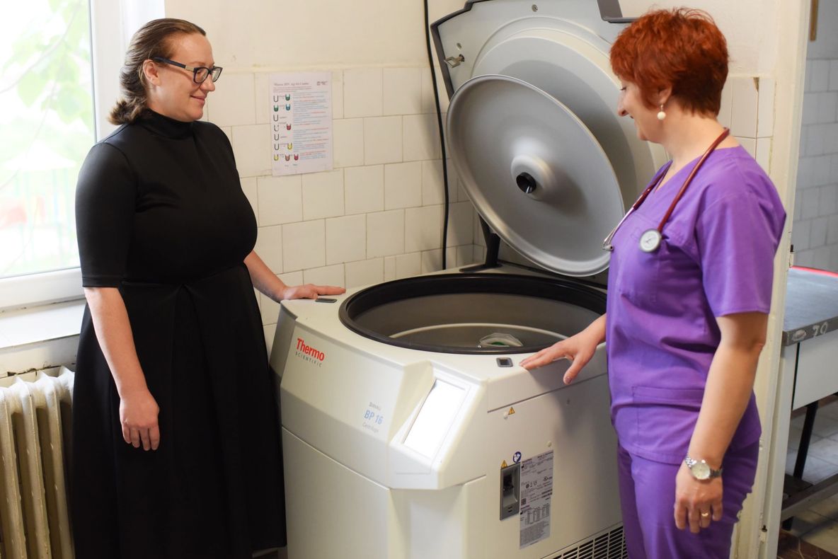 Centrul de Transfuzie Sanguină Sălaj, dotat cu centrifugă nouă pentru colectarea și procesarea sângelui