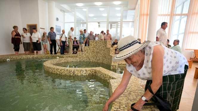 O nouă serie de bilete de tratament. Pensionarii şi asiguraţii în sistemul public, aşteptaţi la Casa de Pensii