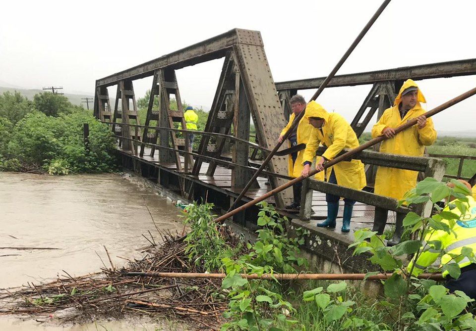 În Sălaj: pericol de inundaţii şi viituri. A fost atinsă cota de pericol pe râul Zalău