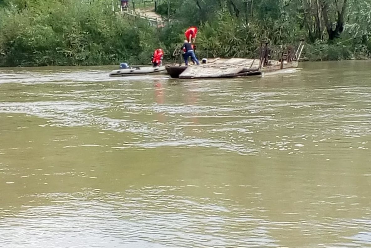 Blocat cu bacul pe râul Someş