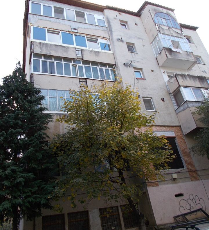 Continuă reabilitarea blocurilor de locuințe din municipiu. Lucrările se realizează cu fonduri europene