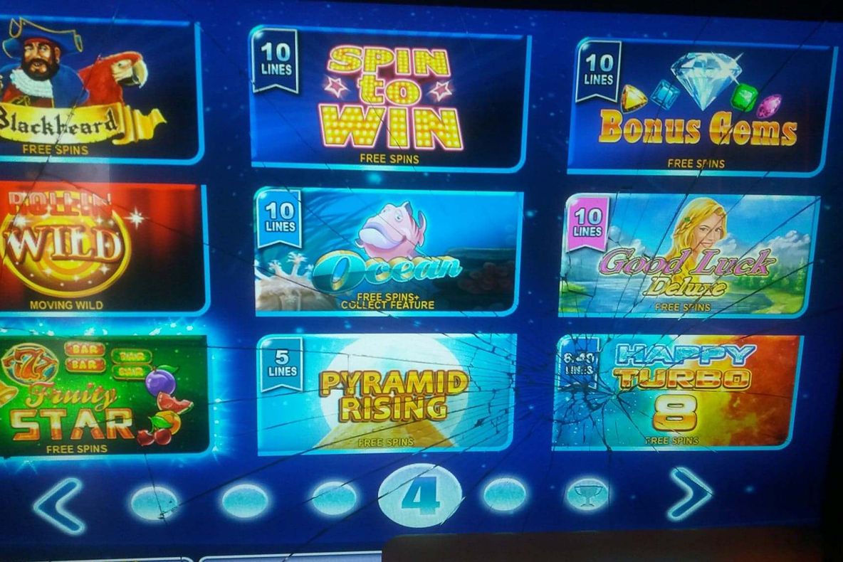 Furios că a pierdut la ‘’păcănele’’, un zălăuan a distrus cu pumnul un aparat de joc