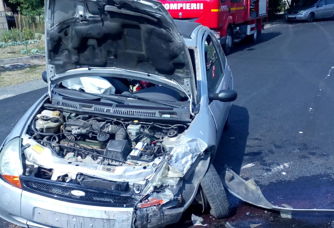 În localitatea Borla, accident cu patru victime. Două persoane, transportate de urgenţă la spital