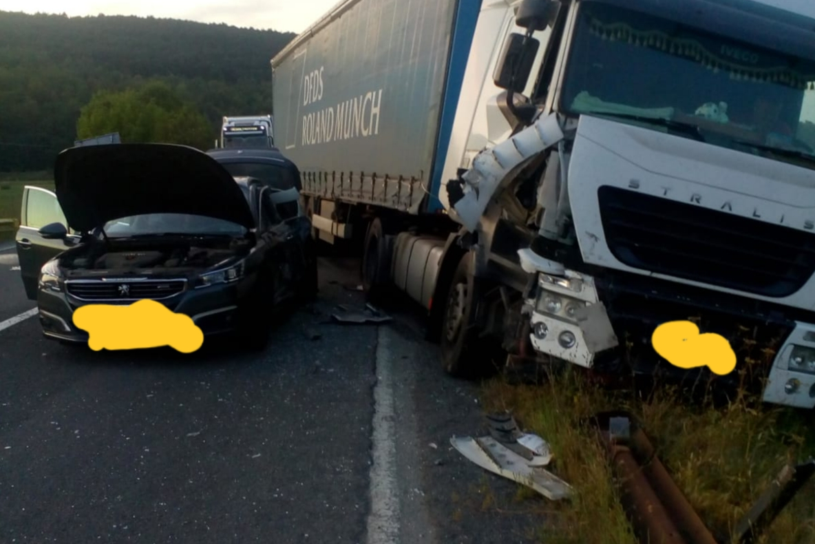La Zimbor, accident cu patru victime. O persoană, încarcerată