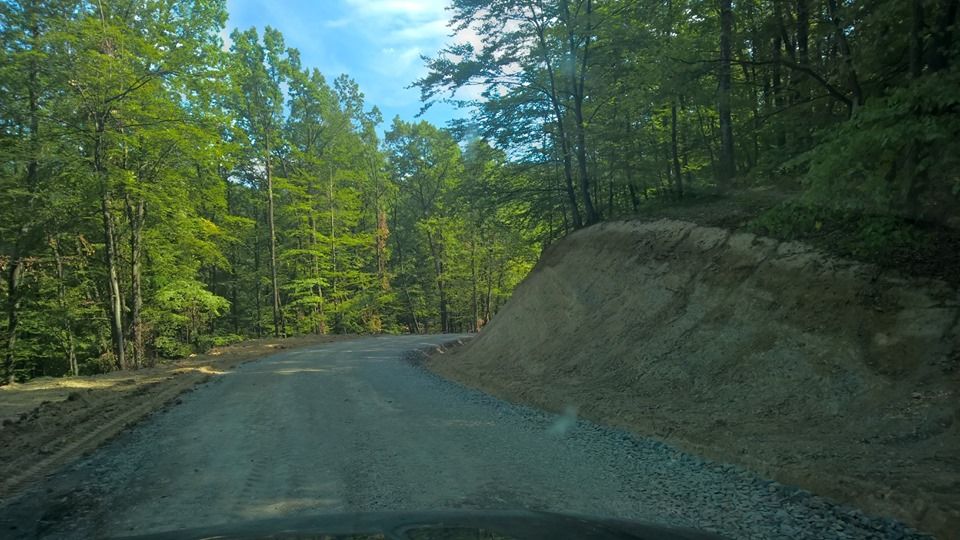 La Zalău, se extinde şi se modernizează reţeaua de drumuri forestiere