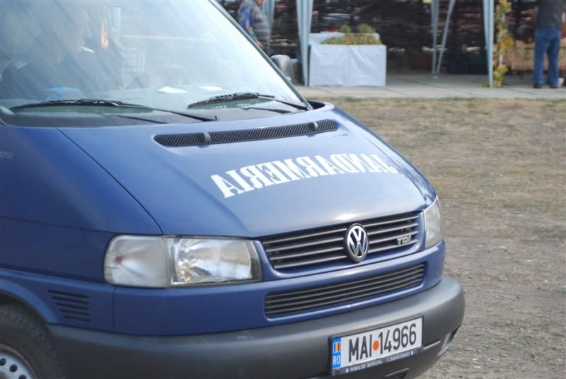 A furat un autoturism şi a fost prins de jandarmi