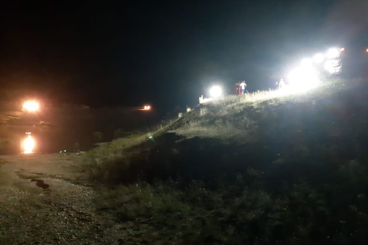 După cinci ore de căutări, s-a găsit trupul neînsufleţit al băiatului dispărut în balta de la Almaşu