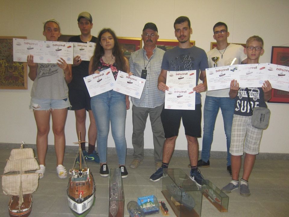 Elevi de la Palatul Copiilor, premiaţi la Concursul naţional de automodele şi navomodele "Cupa Râmnicului"