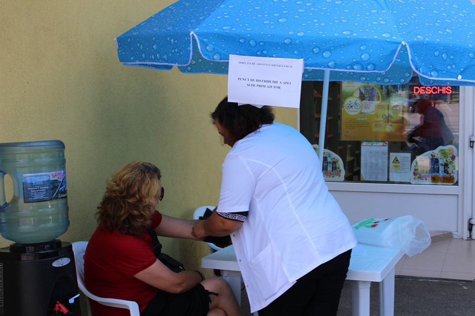 În Zalău, puncte de hidratare şi asistenţă medicală