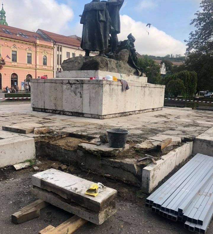 Au început lucrările de restaurare la grupul statuar Wesselényi