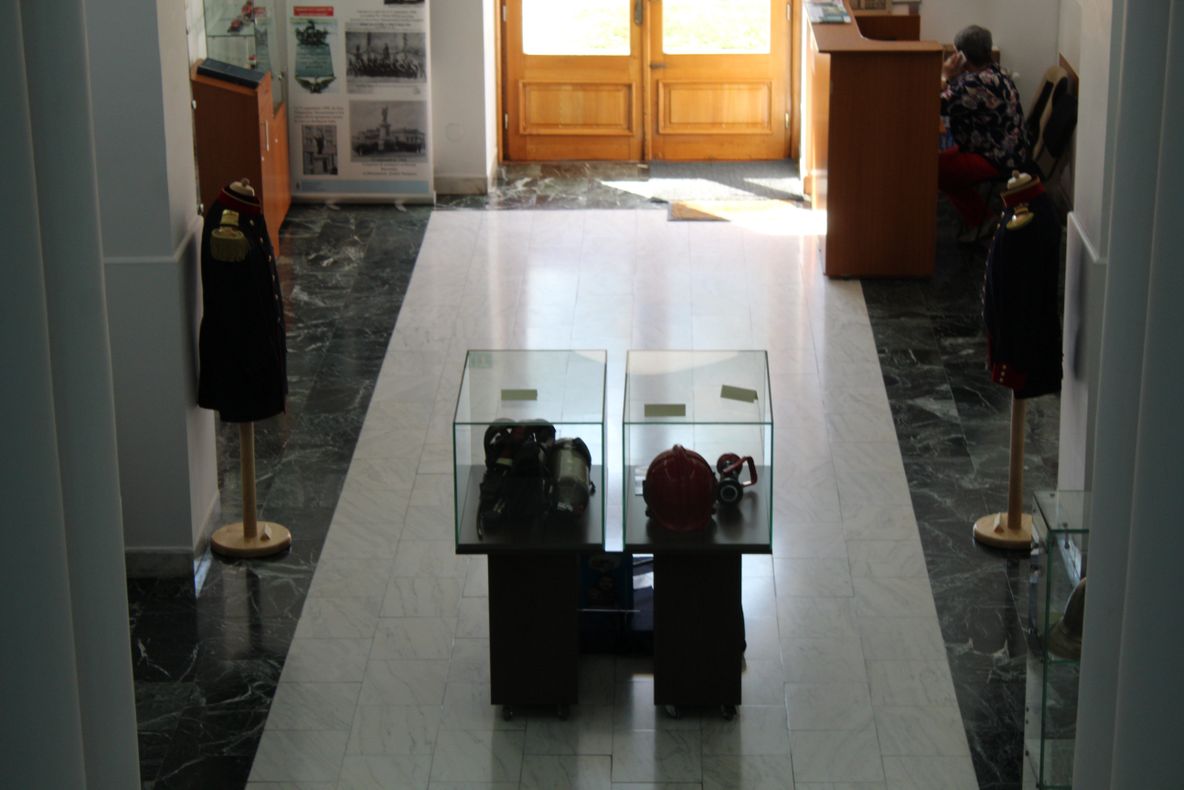 Panică pe bulevard. O autoutilitară de gunoi a luat foc în mers