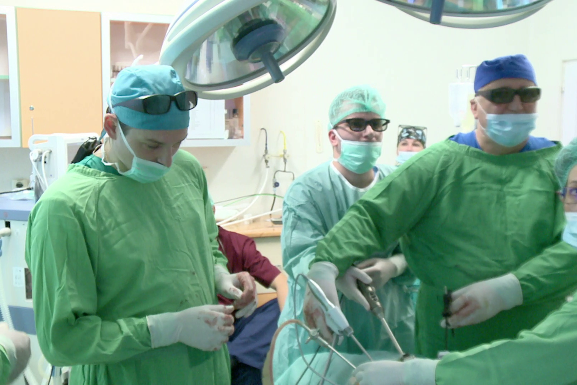 Premieră în secţia de Urologie din cadrul Spitalului Judeţean Zalău. Intervenţie laparoscopică 3D - prostatectomie radicală live surgery