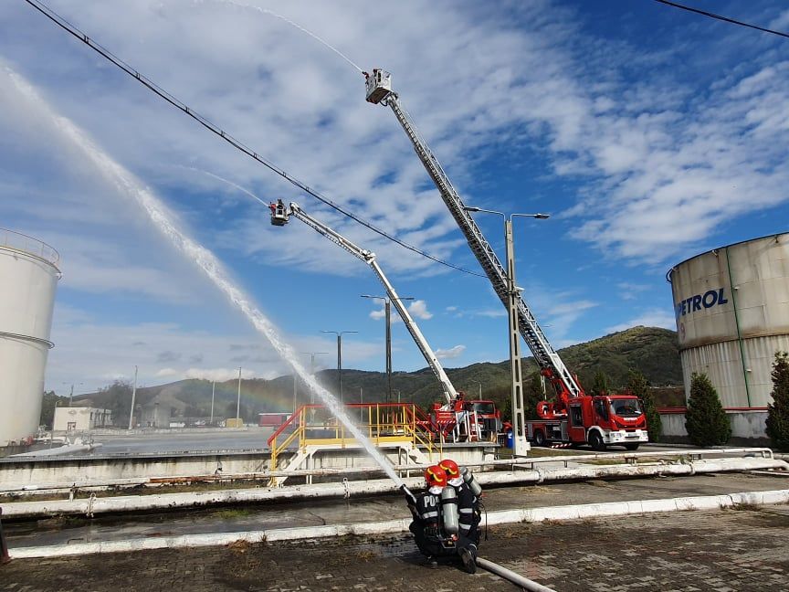 Simulare de incendiu la un operator economic din Şimleu Silvaniei. Zeci de pompieri şi voluntari ISU,  în acțiune