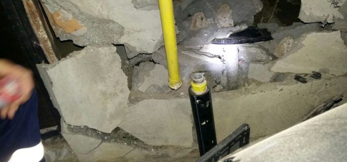 Pericol de explozie în Pericei. Conductă de gaz, avariată de un tir