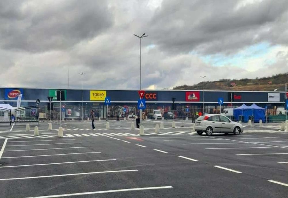  Târg de Crăciun la Zalău, în parcarea centrului comercial Value Centre