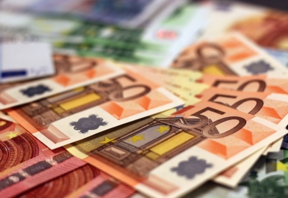 Analiză Economică : Euro a scăzut cu peste jumătate de ban 
