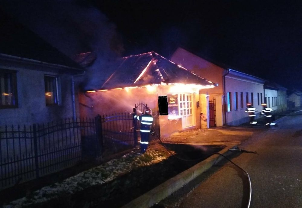 Salon de înfrumusețare din Șimleul Silvaniei, afectat de incendiu din cauza unei țigări