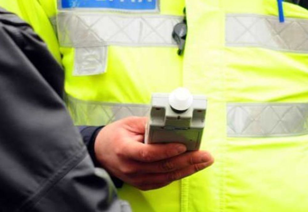 Pieton, rupt de beat, acroșat de autoturism, pe DJ 108F