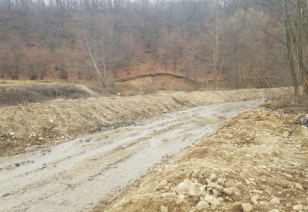 Tronson de pe râul Valea Boului, în localitatea Cizer, reprofilat de angajații SGA Sălaj