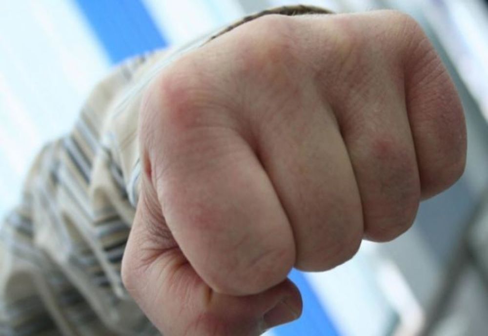 Bărbat din Sălaj, lovit de un tânăr, în urma unei neînțelegeri în trafic! Agresorul s-a ales cu dosar penal