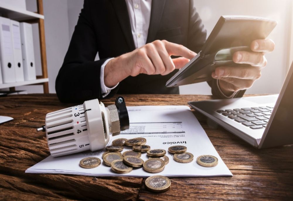 Factură la energie și gaze de 500 de euro, anul viitor: avertismentul specialiștilor. SURSE: Revenirea la piața reglementată, luată în calcul. Posibile consecințe