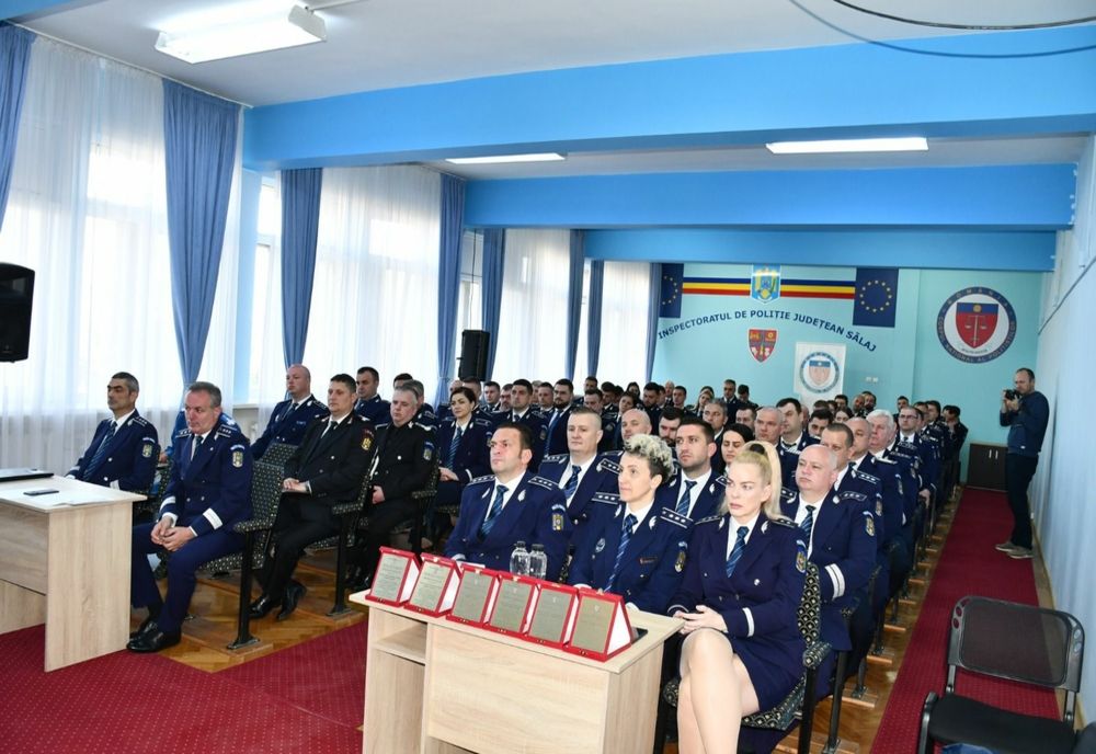 Sălaj: 18 ofițeri și 49 agenți de poliție, avansați în grad