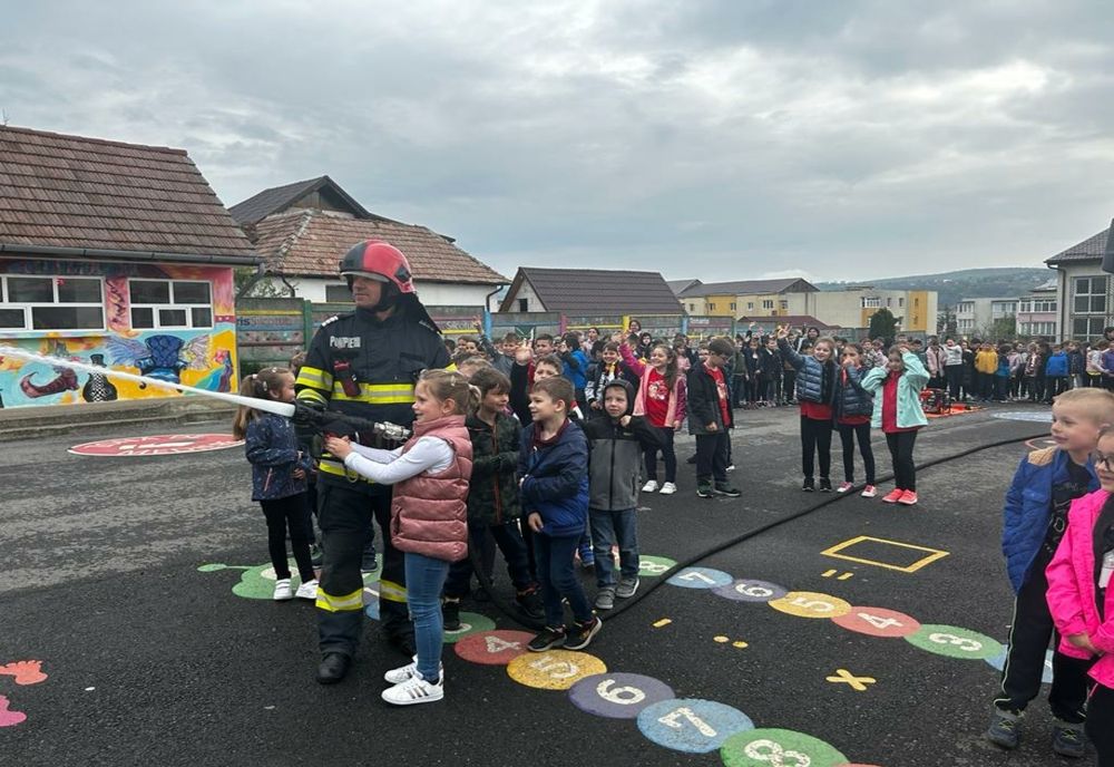 Alături de salvatori, într-o “altfel“ de zi, la Școala Gimnazială Mihai Eminescu Zalău (FOTO)