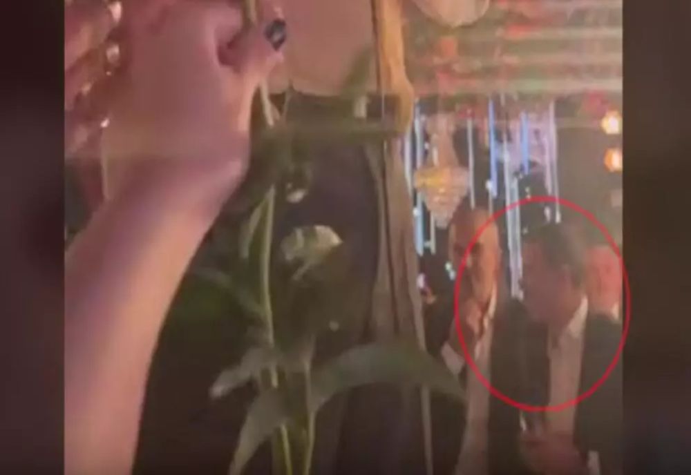 Aroganță maximă: transportatorii amenință cu protestele, Grindeanu petrece în lux cu vedetele