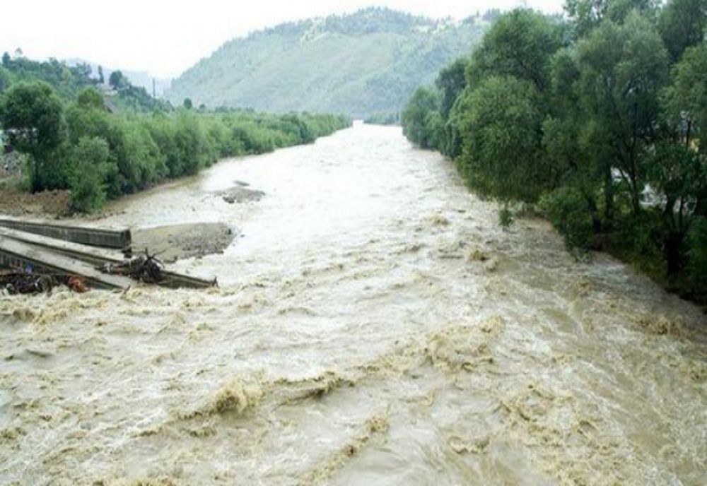 RISC DE VIITURI ÎN TOATĂ ȚARA! JUDEȚELE SUCEAVA ȘI NEAMȚ, DIN NOU ÎN PERICOL: AVERTISMENTUL HIDROLOGILOR 