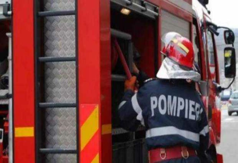 INCENDIU LA LOCOMOTIVA UNUI TREN DE PASAGERI ÎN GARA BĂBENI, JUDEȚUL SĂLAJ 