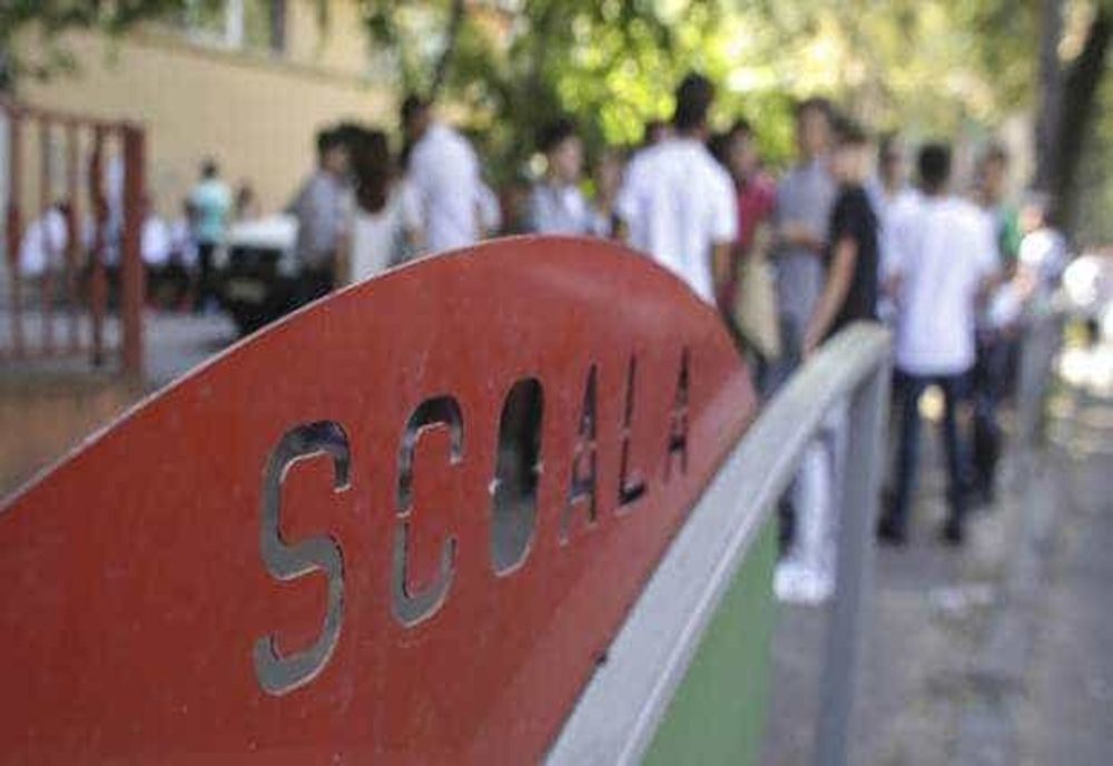 Proiect adoptat tacit în Senat. O nouă zi liberă în calendarul părinților la deschiderea anului școlar