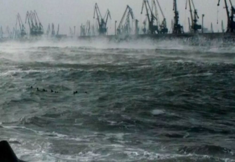 PORTURI ÎNCHISE DIN CAUZA VÂNTULUI PUTERNIC PE LITORAL