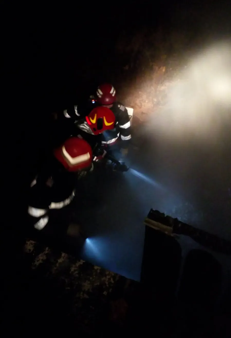 pompieri lichidare incendiu