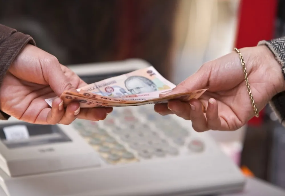 Euro, în scădere, după patru recorduri consecutive