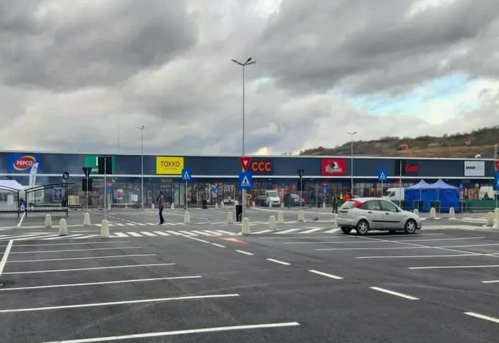 Târg de Crăciun la Zalău, în parcarea centrului comercial Value Centre