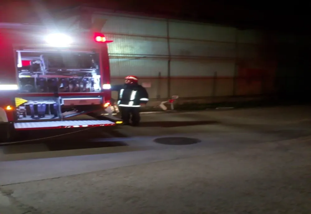 Incendiu în Zalău. O anexă a fost cuprinsă de flăcări