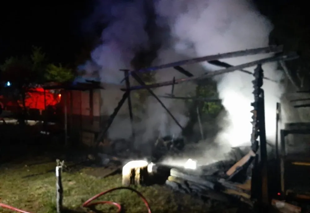 Incendiu în miez de noapte într-o gospodărie din Sighetu Silvaniei de la o țigară