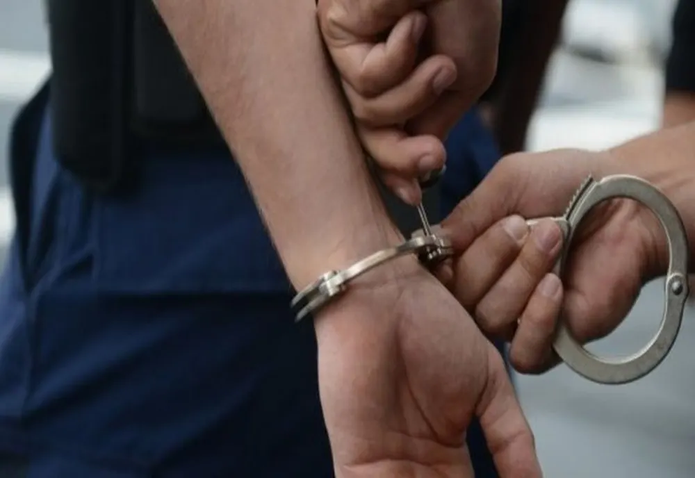 Un tânăr de 20 de ani a ajuns în arestul Poliției