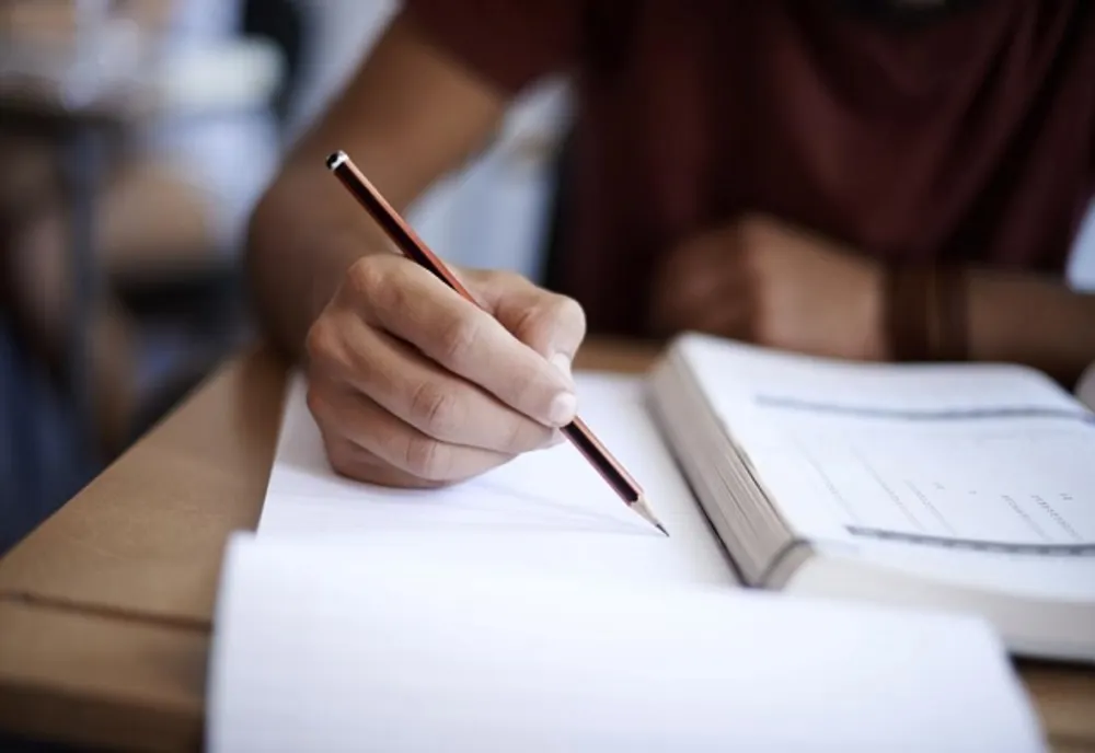În iulie: sesiuni speciale de examene pentru elevii cu temperatură mare sau alte probleme de sănătate 
