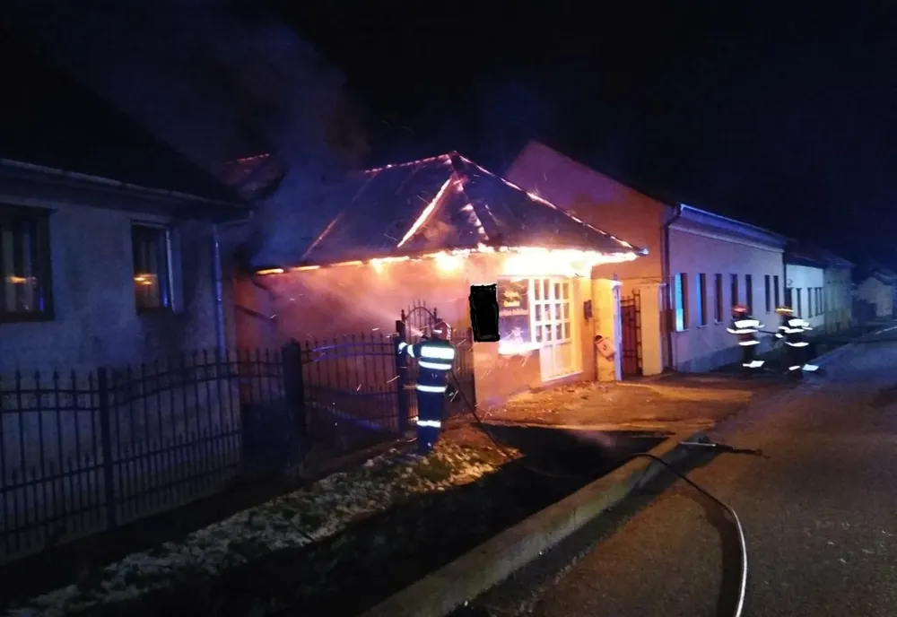 Salan de înfrumusețare din Șimleul Silvaniei, afectat de incendiu din cauza unei țigări
