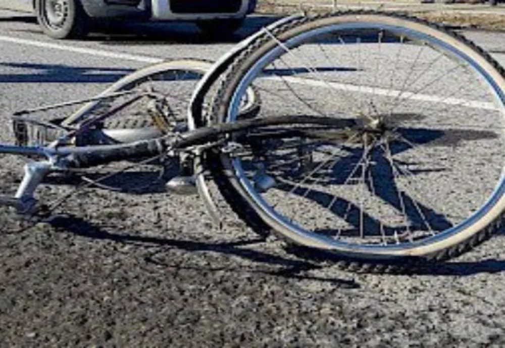 Biciclist, acroșat de un autoturism, în Zalău