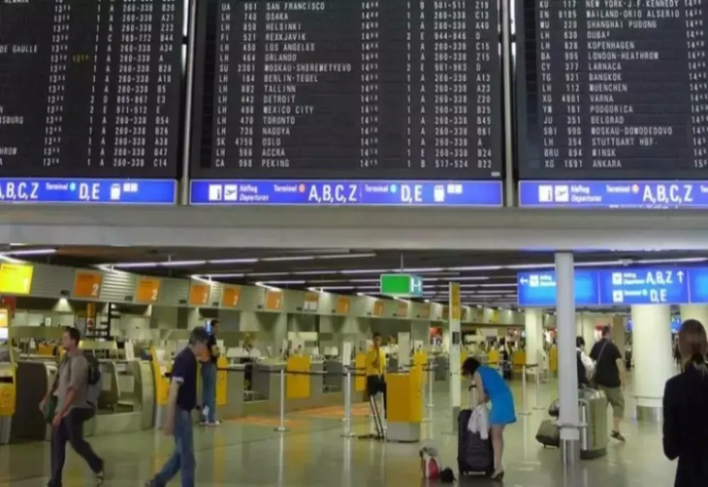 AEROPORTUL HEATHROW DIN LONDRA ÎNCHIS DIN CAUZA UNUI INCENDIU. ZBORUL DE DIMINEAȚĂ DIN BUCUREȘTI, ANULAT