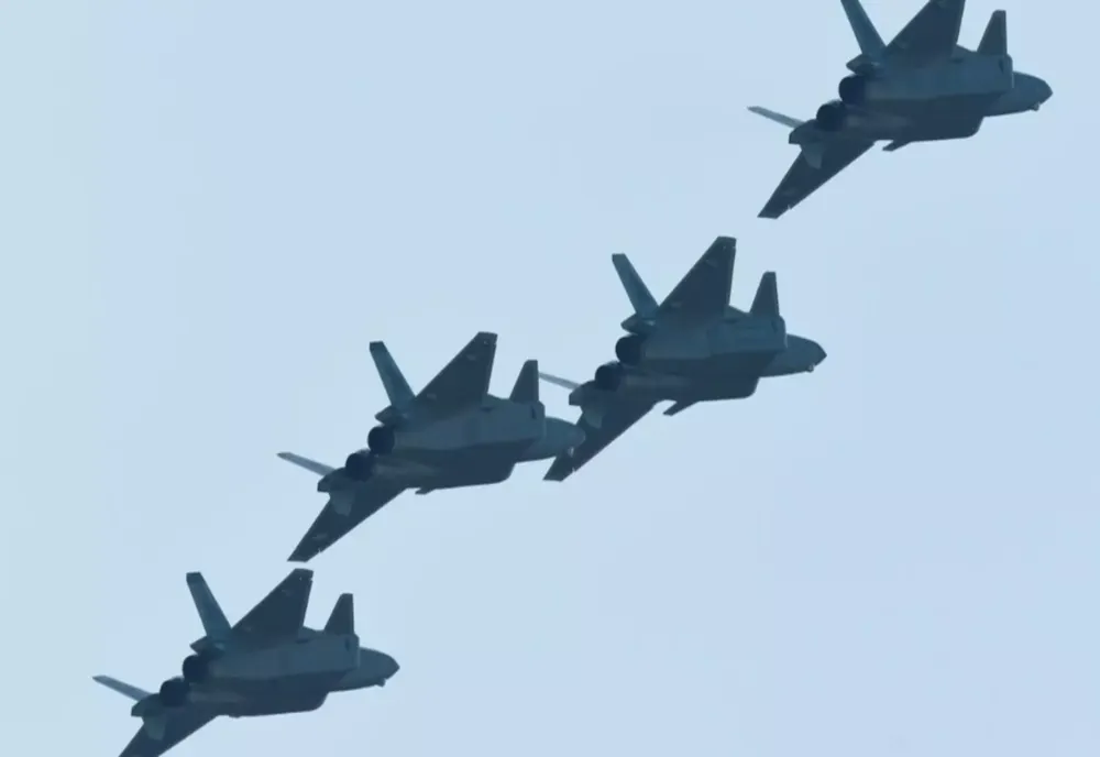 Alertă în Polonia: apărarea antiaeriană a fost activată după apropierea unor avioane rusești