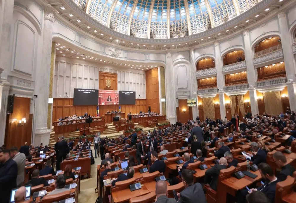 Cât îi „ustură”, de fapt, pe parlamentari tăierea de 10% din suma forfetară. Austeritate mai mult pe hârtie