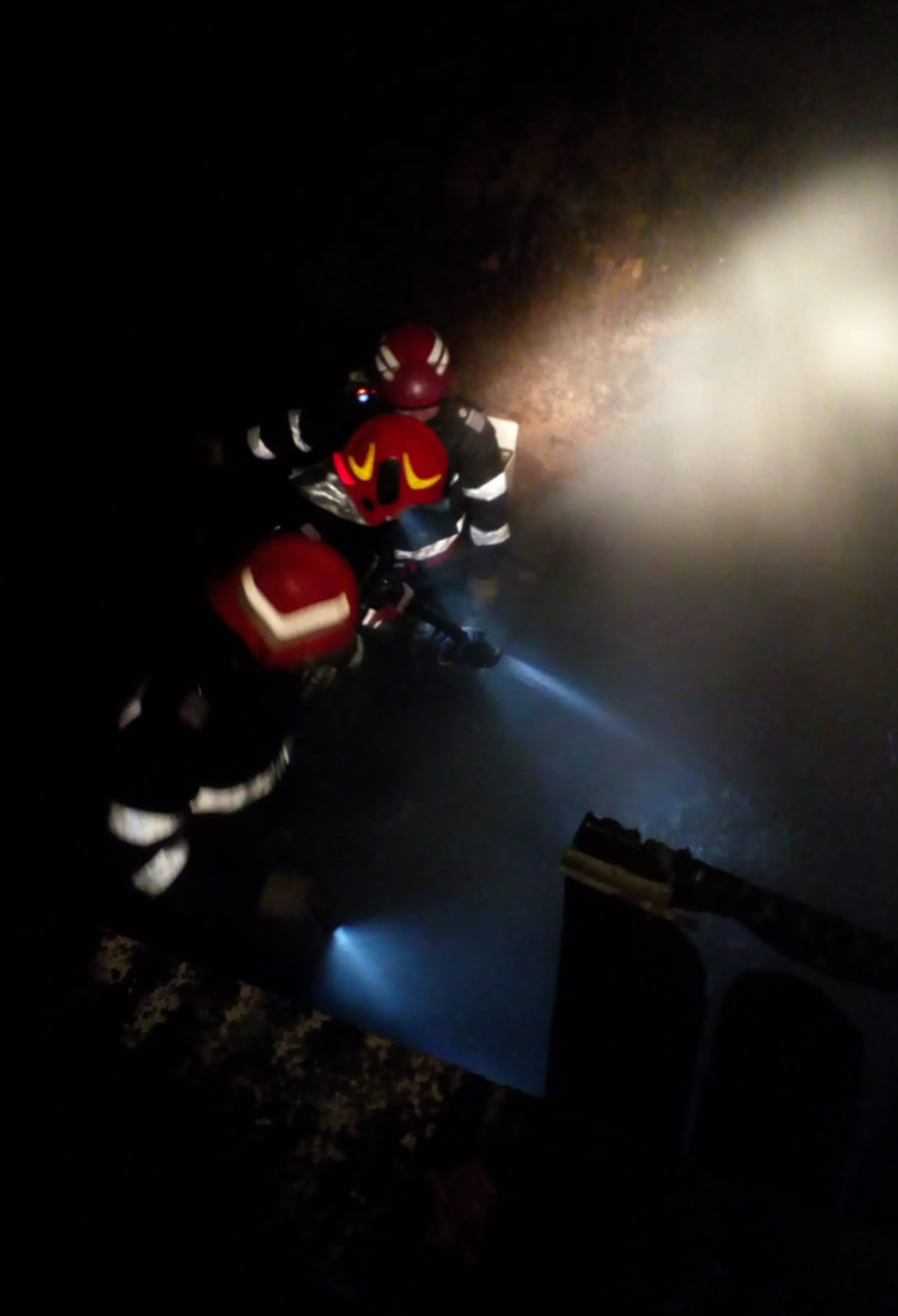 pompieri lichidare incendiu