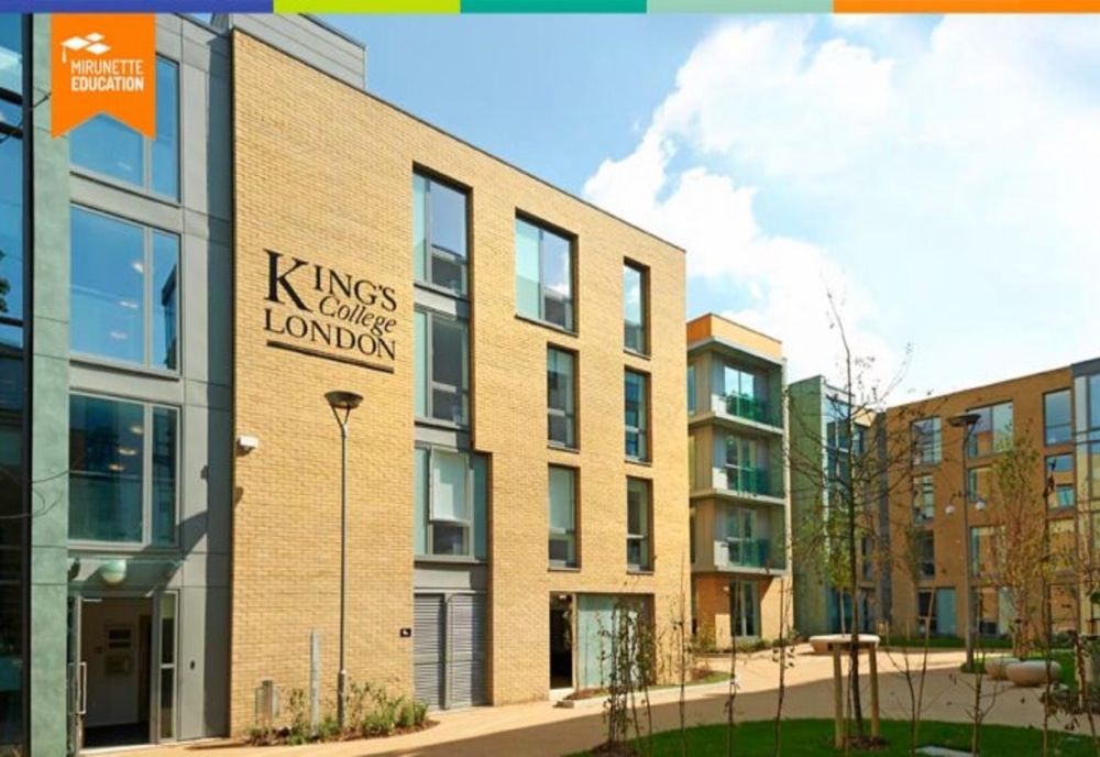  Ce licee din Marea Britanie oferă burse pentru tinerii români