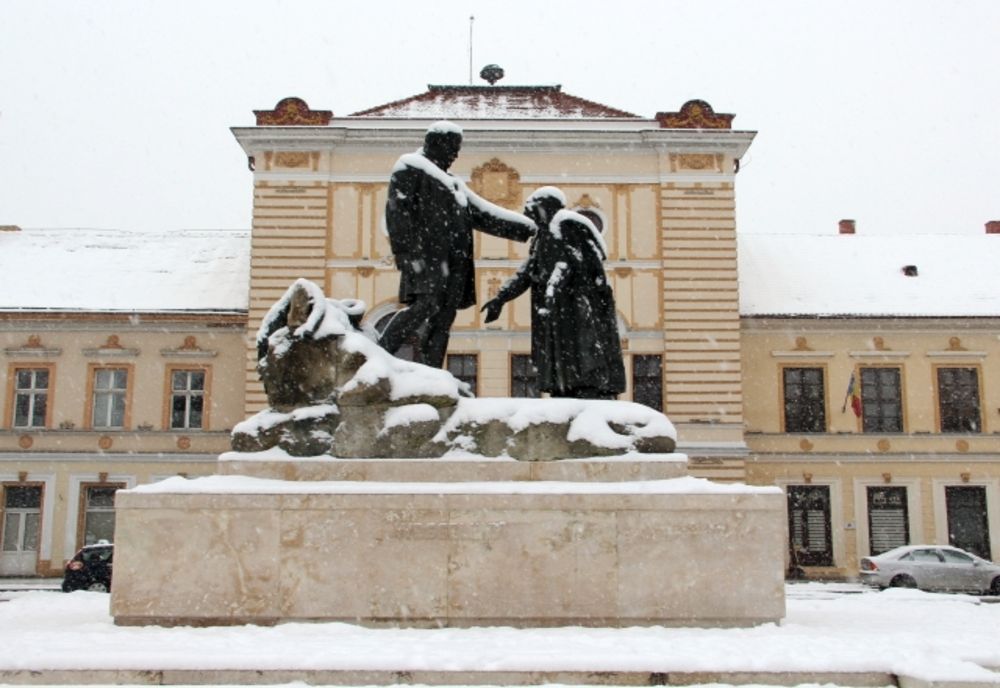 Soclul monumentului istoric ''Wesselenyi'', din centrul municipiului Zalău, reabilitat! Ce se va întâmpla cu Piața Iuliu Maniu