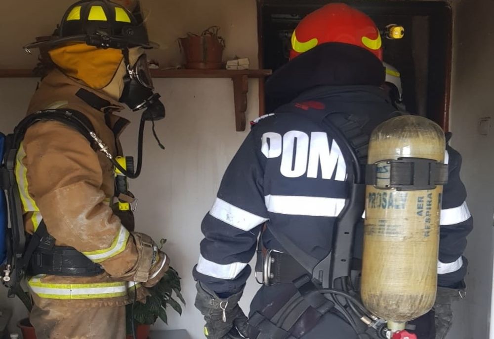 Explozie la un apartament dintr-un bloc din Șimleu Silvaniei! O persoană a fost rănită, 18 locatari evacuați